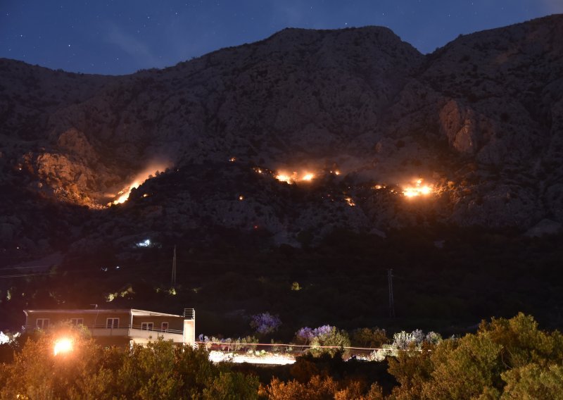 [VIDEO/FOTO] Nakon požara na Biokovu iznad Živogšća bukno i jedan iznad Makarske