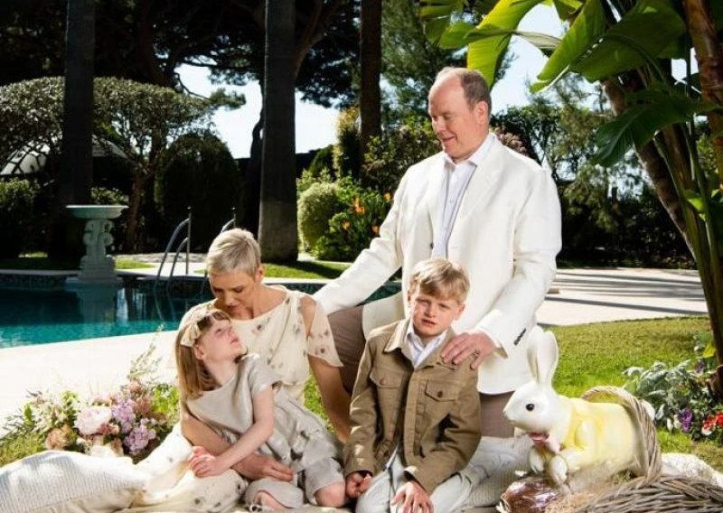 Ipak s djecom i suprugom za blagdane: Princeza Charlene nakon dugo vremena javila se iz Monaka, a njezin izraz lica je zabrinjavajući