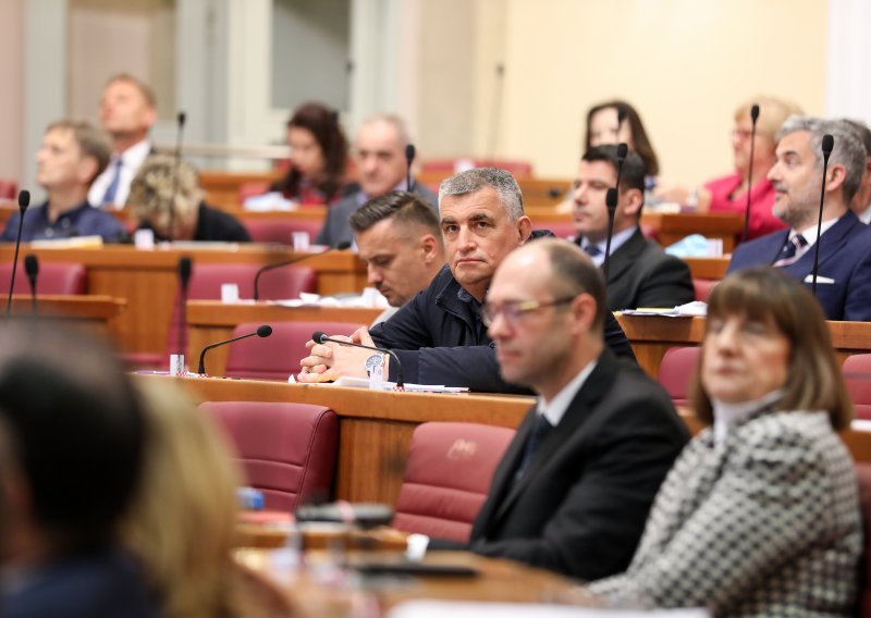 Desni protiv pomilovanja Prekovića i Mustača: 'To je morbidan prijedlog'. Za lijeve to nije tema: 'Time se prikrivaju stvarni problemi'