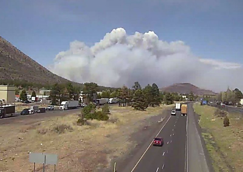 [FOTO] Požar u Arizoni natjerao tisuće stanovnika na bijeg