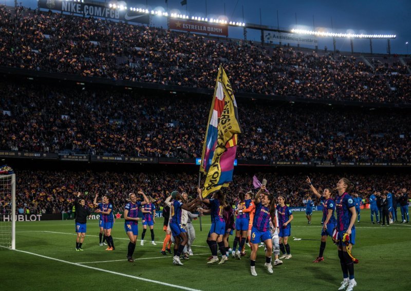 [FOTO] Xavi i igrači Barcelone o ovome mogu samo sanjati; utakmicu nogometašica Barce na Nou Campu gledalo je rekordnih 91.648 navijača