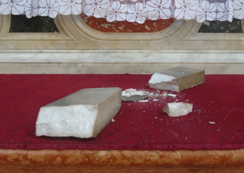 [FOTO] Crkva u Dubrovniku oštećena u potresu koji je pogodio BiH