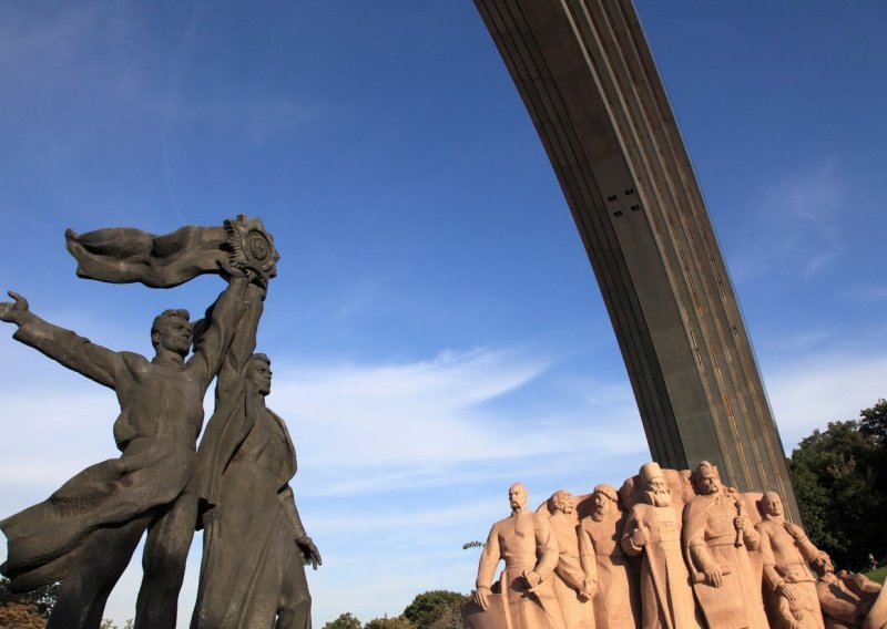 Kijev ruši spomenik ukrajinsko-ruskom prijateljstvu