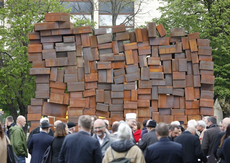 [FOTO] U Zagrebu otkriven spomenik žrtvama holokausta i ustaškog režima