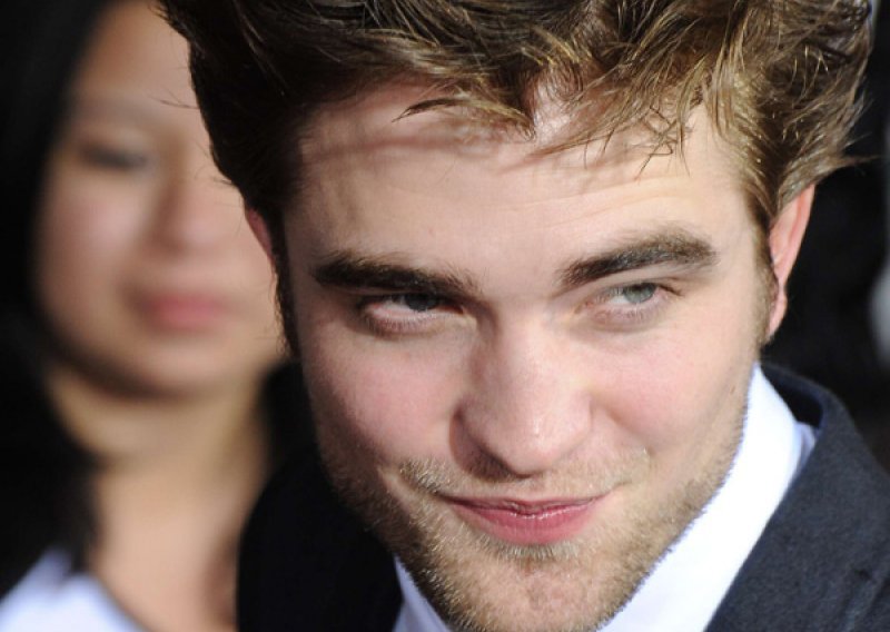 Robert Pattinson upleten u vruće orgije