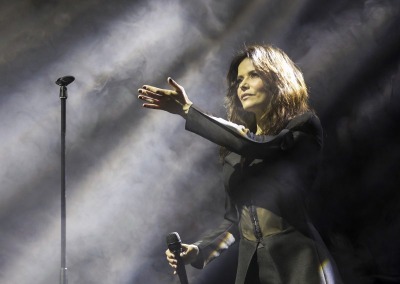 [FOTO] Pogledajte kako je izgledalo na rasprodanom koncertu Vesne Pisarović