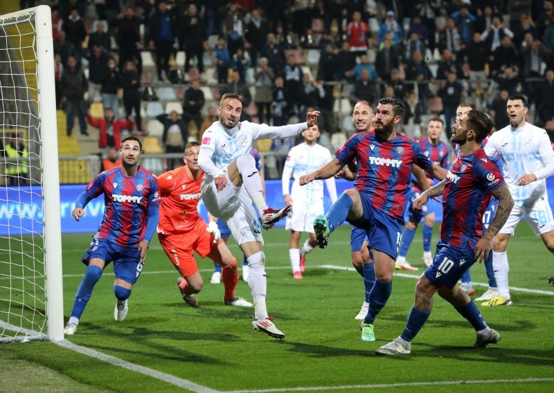 Nije neizvjesno samo u utrci za naslov prvaka; žestoka se borba vodi i između napadača Hajduka i Rijeke za još jedan vrlo vrijedan trofej