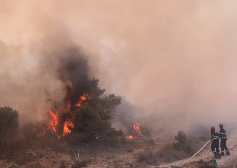 Ugašena i lokalizirana dva požara iznad Trogira