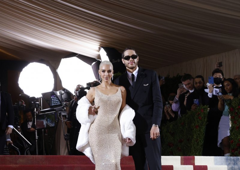 Kim Kardashian optužena za oštećenje kultne haljine Marilyn Monroe