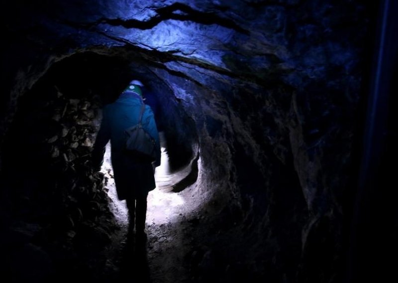 Više od 200 rudara odbija izaći iz jame kod Tuzle