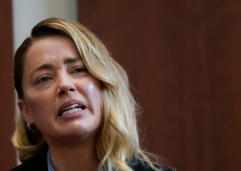 Nije mogla suspregnuti suze: Amber Heard vrlo je zorno opisala navodne prve udarce tadašnjeg supruga Johnnyja Deppa