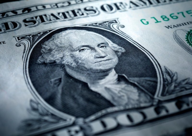 Dolar neumorno raste: Zašto se američka valuta još jednom dokazala kao najsigurnija luka u globalnom nemiru