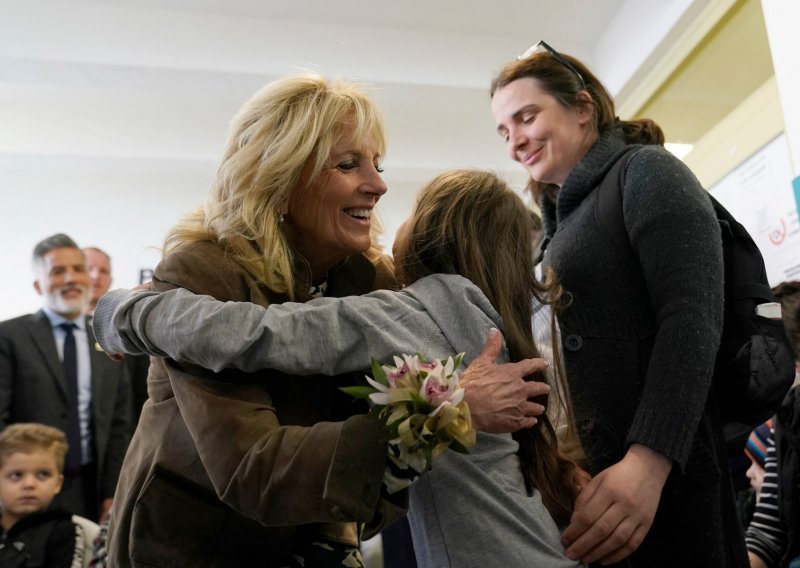 Dirljiv susret Jill Biden s ukrajinskim izbjeglicama i volonterima