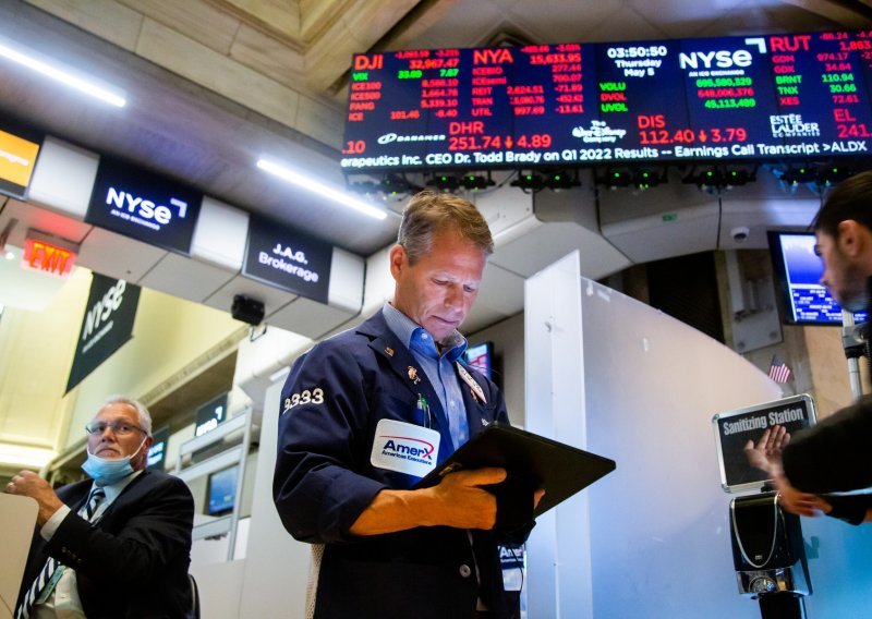 Pad Wall Streeta nakon dva dana rasta, ulagači zabrinuti zbog visoke inflacije i rasta kamatnih stopa
