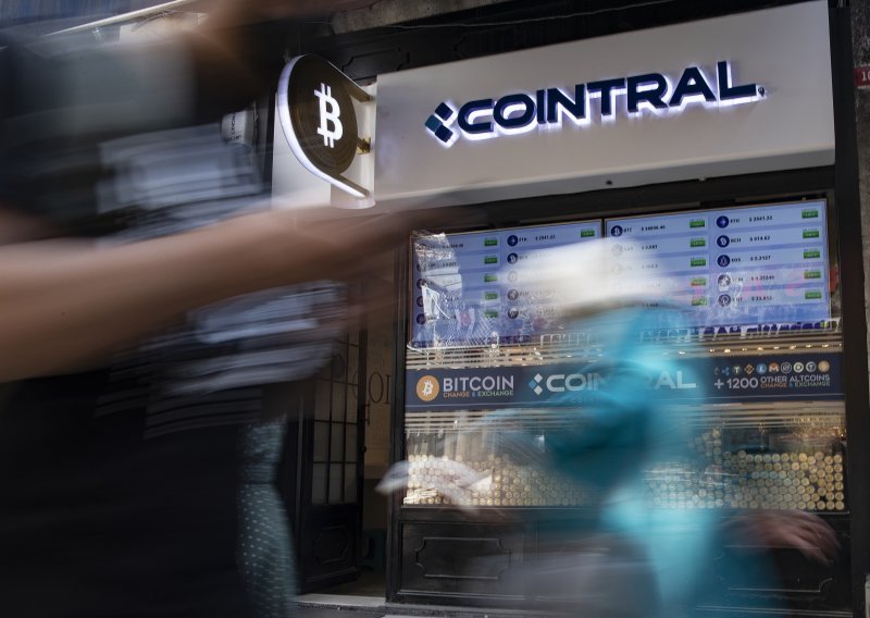 Smak svijeta na tržištu kriptovaluta: Bitcoin potonuo ispod 27.000 dolara, srušio se i popularni stablecoin