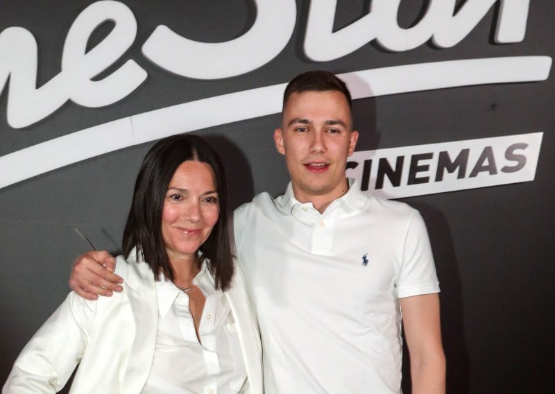 Daniela Trbović ponosno pokazala sina Lovru koji ju je odavno prerastao