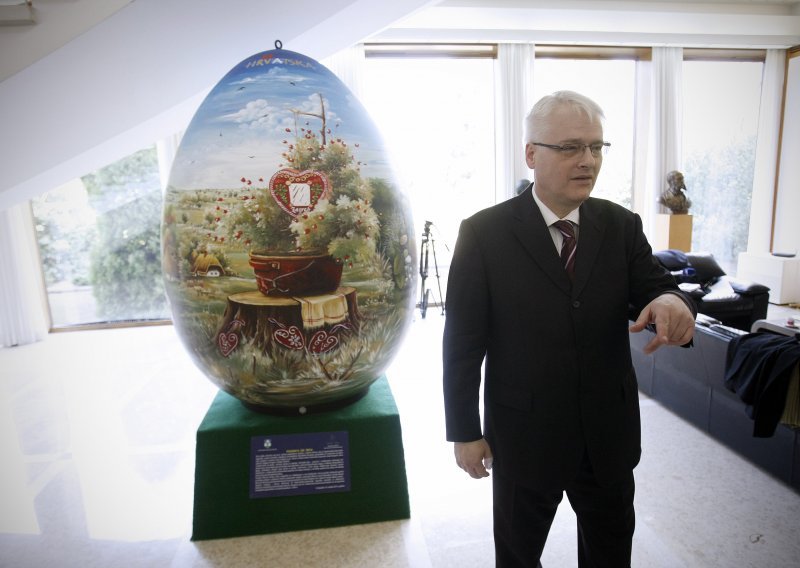 Josipović podržao Vladino zapošljavanje bez natječaja
