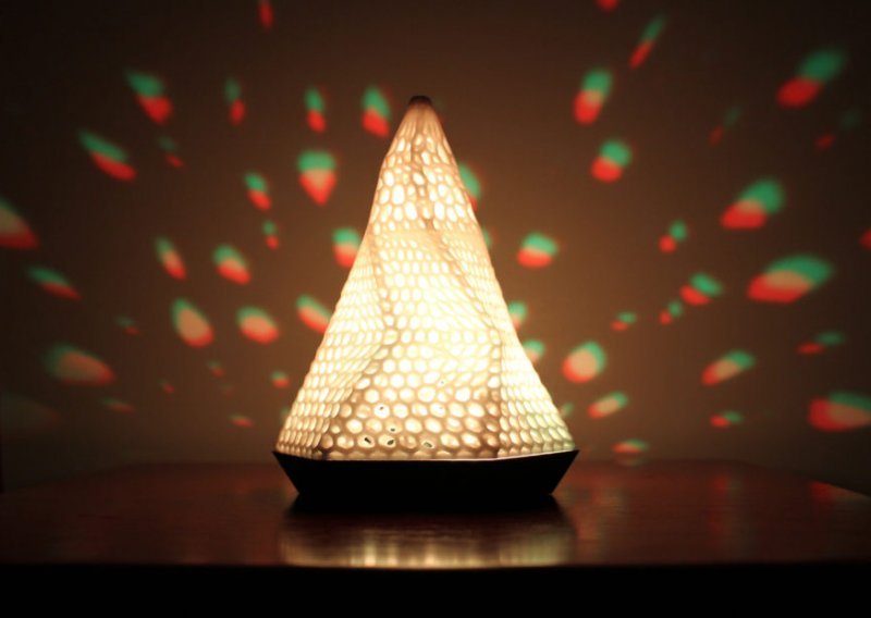 Ova pametna svjetiljka nam želi olakšati život