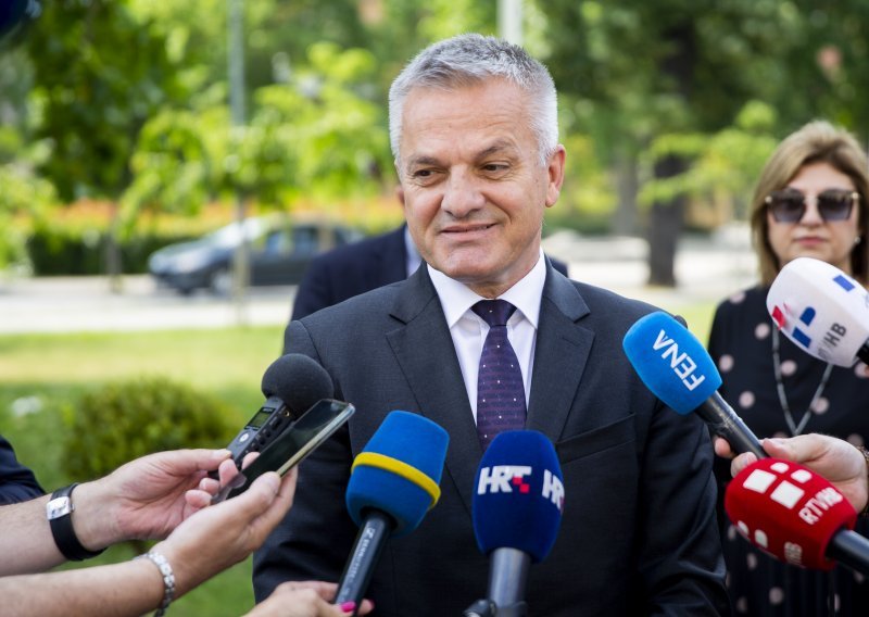 Vlada osnovala povjerenstvo za raspodjelu novca za programe od interesa Hrvata u BiH