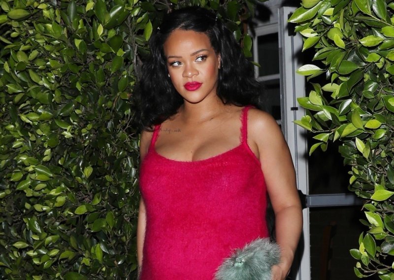 Rihanna je rodila u potpunoj tajnosti: Sretnu vijest skrivala je tjedna dana, a sada je otkriven i spol bebe