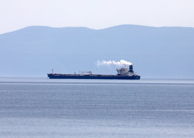 Nepoželjni tanker s iranskom naftom otplovio u Trst