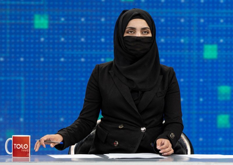 Televizijske voditeljice u Afganistanu pokorile se i pokrile lice