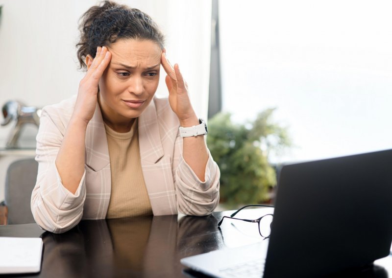 Stres, pregorijevanje i ograničene prilike za napredak odvraćaju žene od njihovih poslodavaca