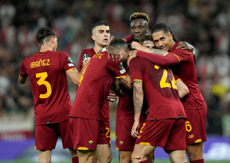 [FOTO] Roma osvojila prvo izdanje Konferencijske lige, a Jose Mourinho ostvario povijesni pothvat