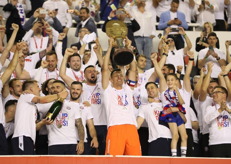 [VIDEO/FOTO] Hajduk preokretom osvojio veliki trofej nakon devet godina! Splitski klub dobio neočekivanog junaka koji mu je donio 'Rabuzinovo sunce'