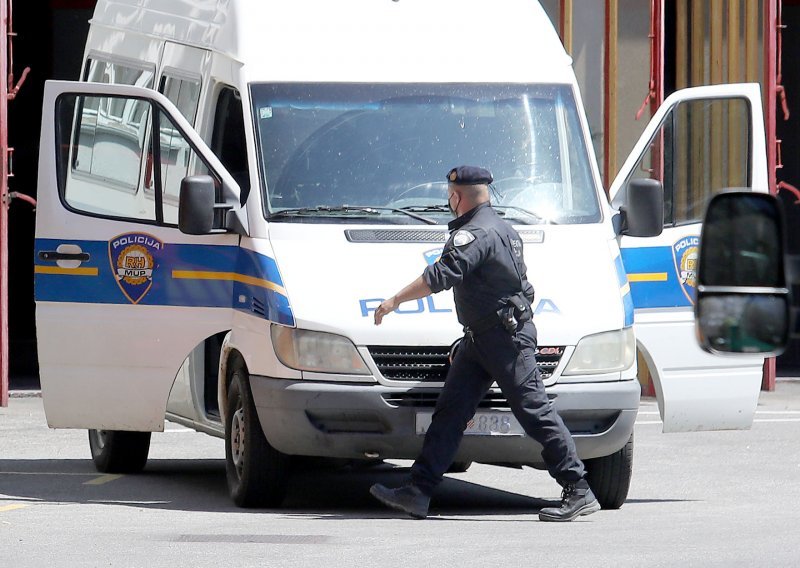 Velika akcija uhićenja u Zagrebu i Virovitici; privedene se tereti za makinacije s mesom