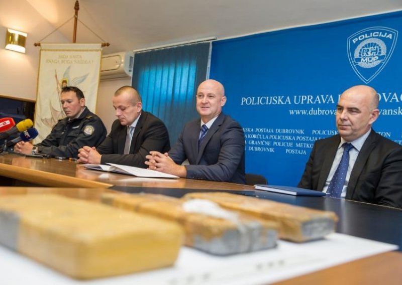 U Dubrovniku razbijen međunarodni lanac krijumčara kokainom