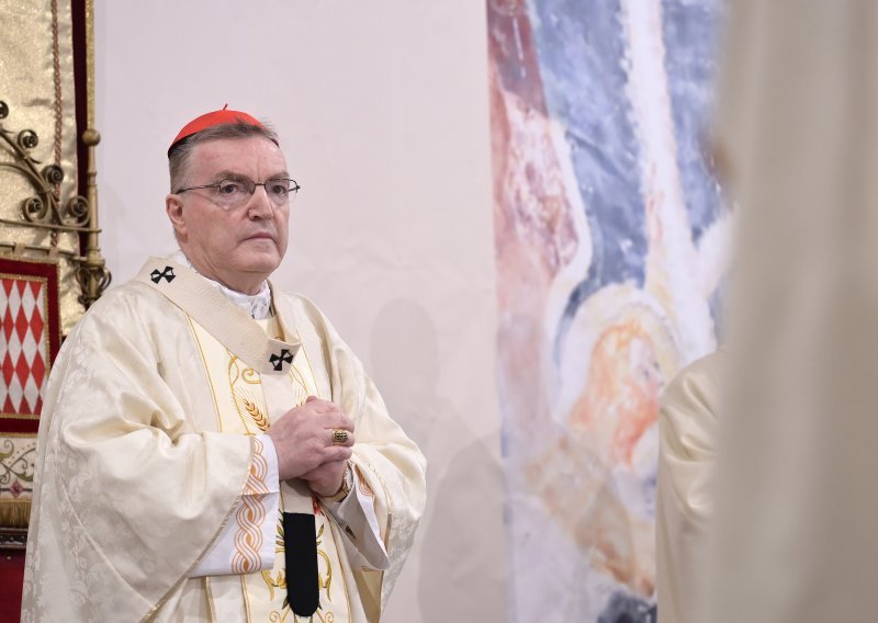 Kardinal Bozanić na misi za Domovinu: Ne možemo živjeti bez uočavanja onoga što se dogodilo, pandemije, potresa, rata u Ukrajini, sve to utječe i na život države