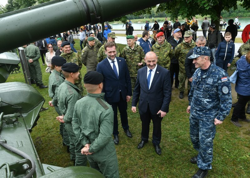 [FOTO] Pogledajte što je sve vojska prezentirala građanima na Jarunu: Ministra Banožića pitali zašto nema predsjednika Milanovića