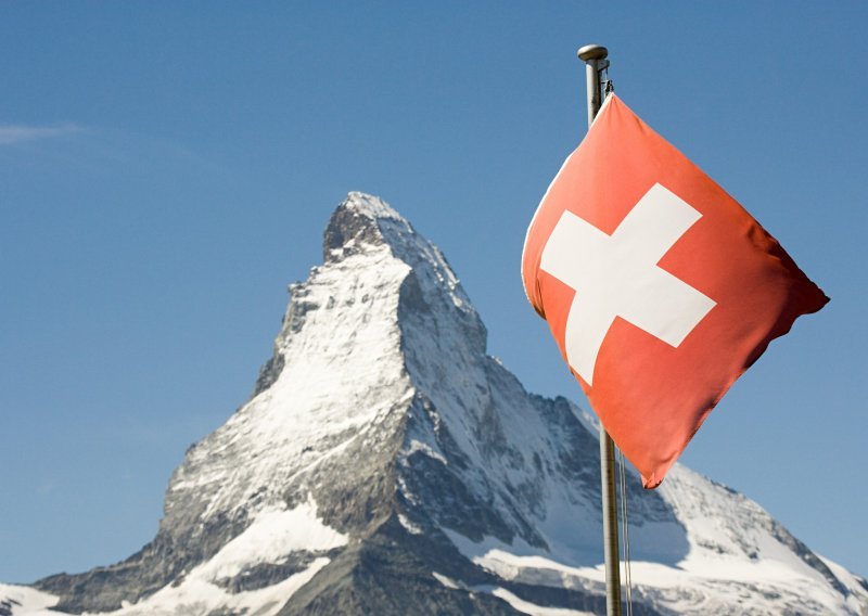 Švicarska ne osjeća posljedice globalnih poremećaja: Gospodarstvo raste, jača potražnja za skupim satovima i nakitom