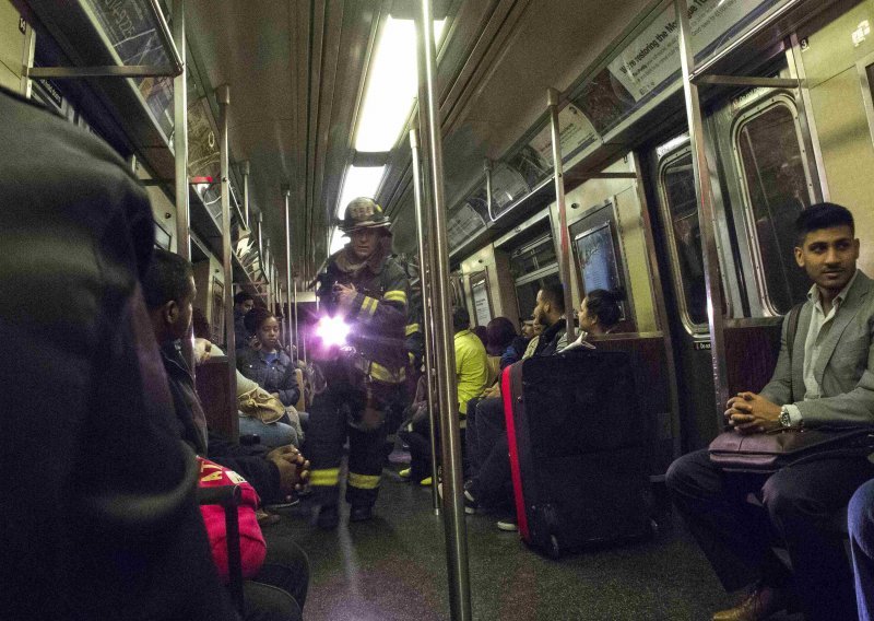 Drama u New Yorku: Iskočio vlak s 1.000 putnika, 20 ozlijeđenih