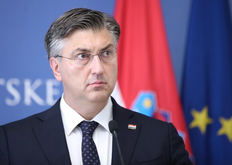 Plenković poručio Srbiji da nije vrijeme za sjedenje na dvjema stolicama: 'Mora dobro paziti čiju stranu bira'