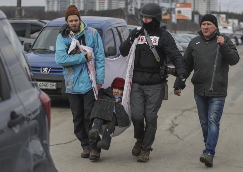 Dva Reutersova novinara ranjena, vozač ubijen na istoku Ukrajine