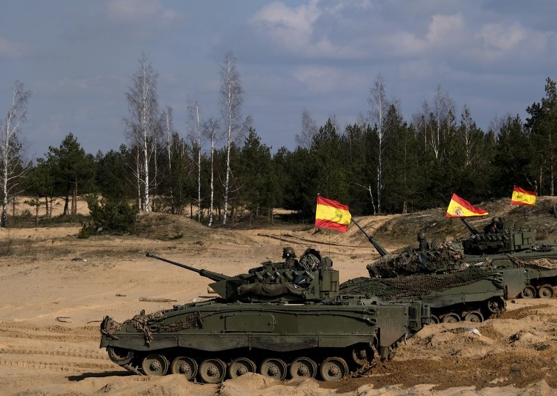Španjolska će Ukrajini isporučiti protuzračne projektile i tenkove