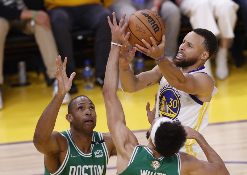 Stephen Curry nije dopustio novi poraz Golden State Warriorsa; finalna serija opet je izjednačena