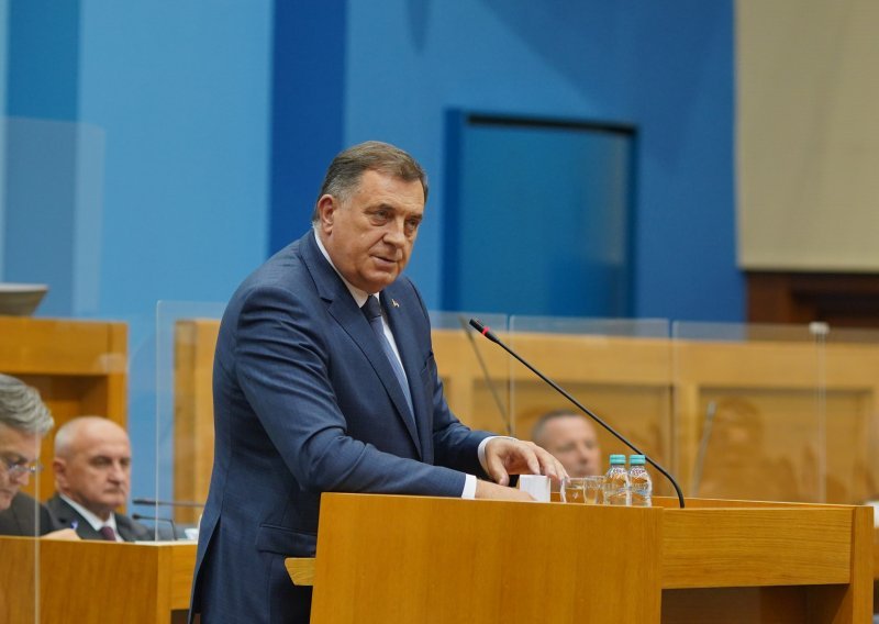 Strah od sankcija: Dodik za pola godine odgodio odcjepljenje od BiH