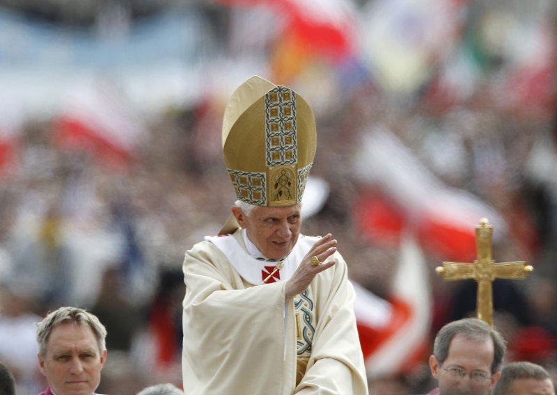 'I država i Crkva trebaju platiti Papin posjet'