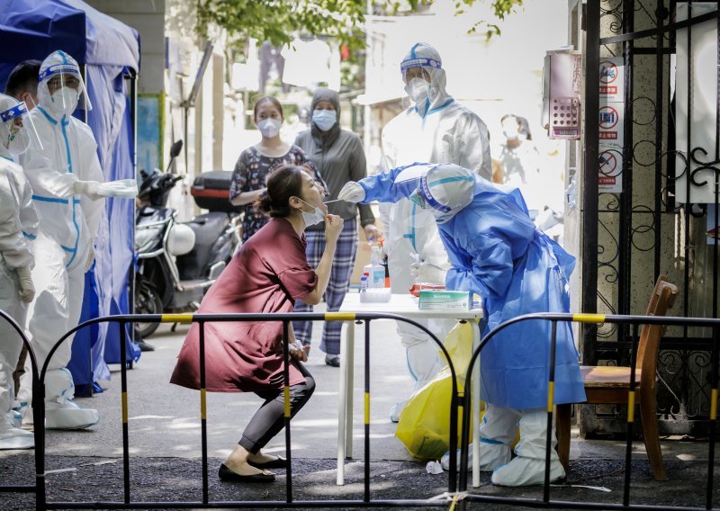 Peking testira milijune, izolira tisuće zbog grupe zaraženih covidom u baru
