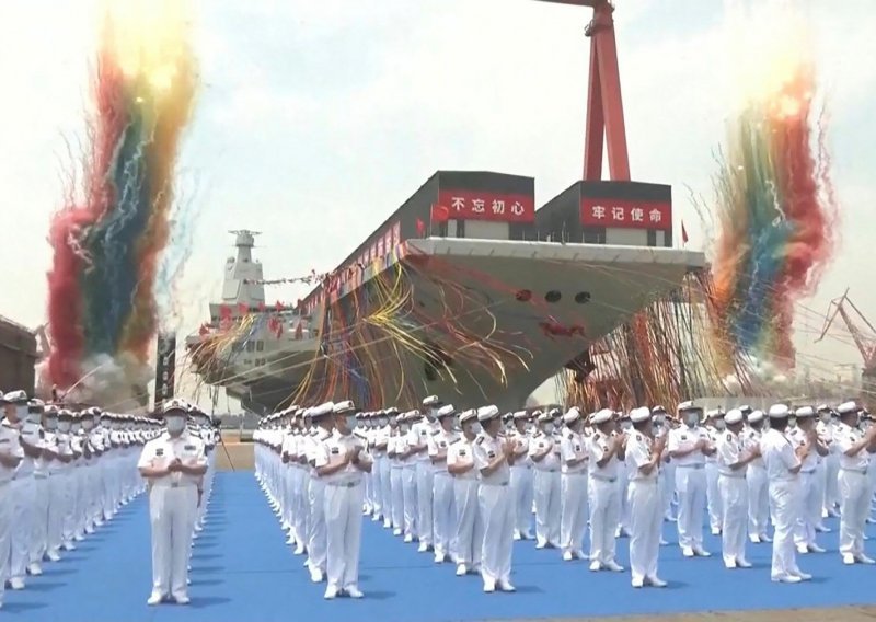 Kina porinula u more treći nosač zrakoplova nazvan Fujian