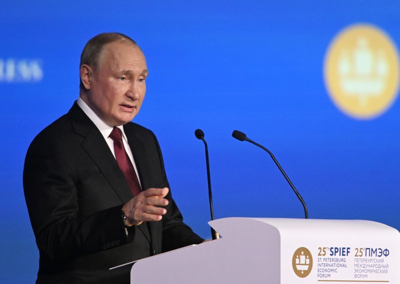Putin kaže da je Rusija otvorena za dijalog o neširenju nuklearnog oružja