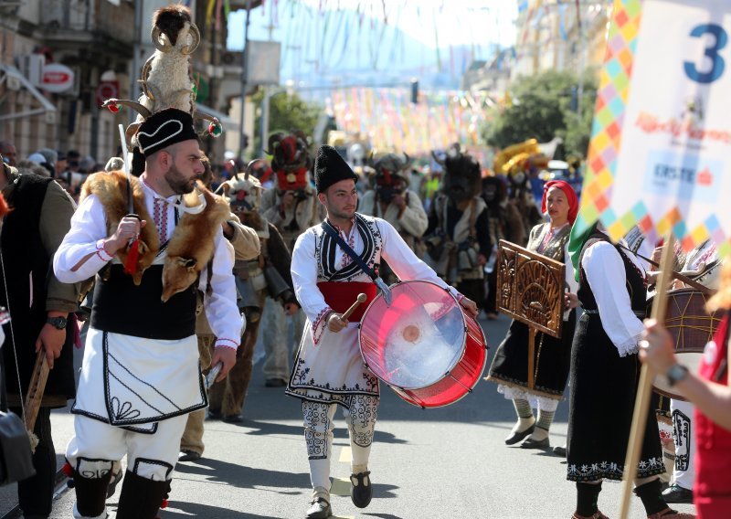 [FOTO] Pogledajte kako je bilo na velikom ljetnom Riječkom karnevalu