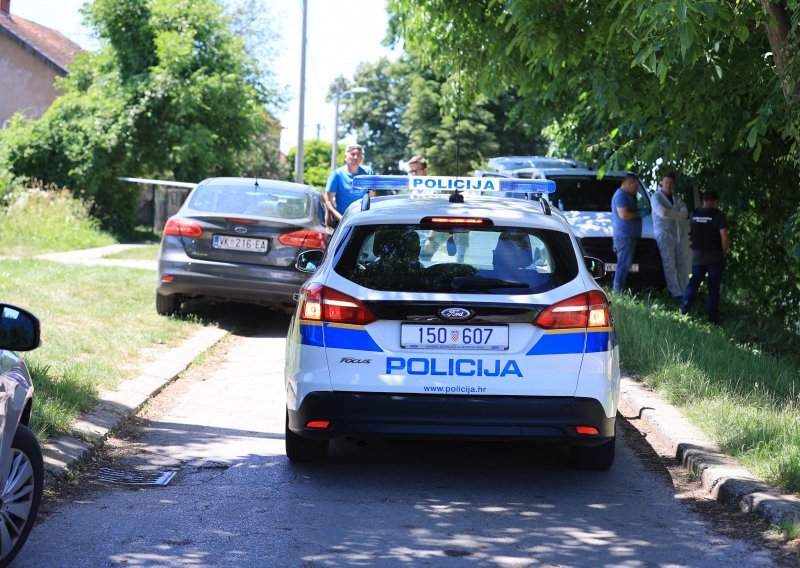 73-godišnjak u Vukovaru otvorio vrata, a pred kućom mu eksplodirala bomba. Policija: Bomba je podmetnuta