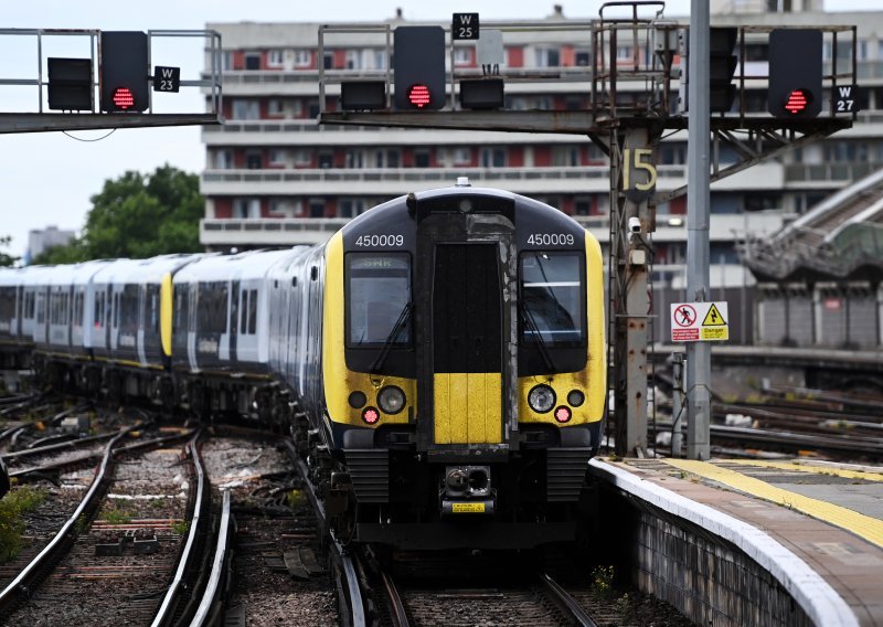 Drastična inflacija Britance tjera u štrajk; u utorak starta 50.000 željezničara, slijedit će ih i drugi