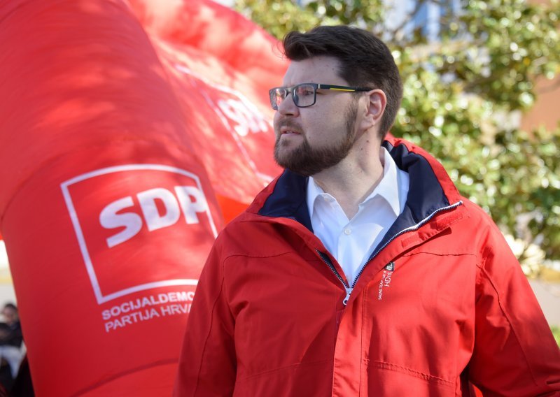 Najava osnivanja nove stranke natjerala SDP na konkretne akcije: Da bi ostao lider oporbe, Peđa Grbin vrbuje bivše članove