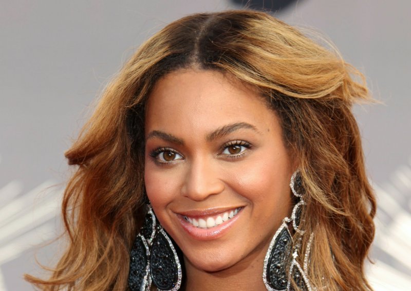 Beyonce upečatljivim lookom zapalila internet naslovnicom za britanski Vogue