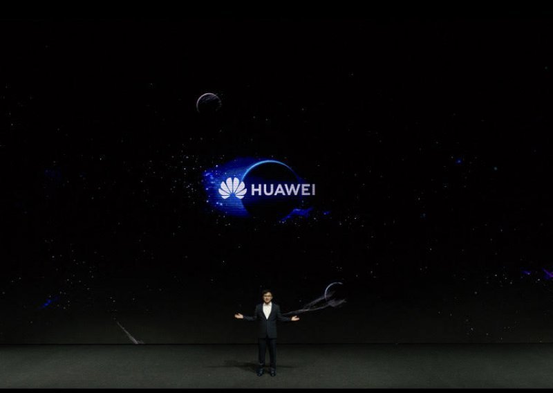[FOTO] Huawei u Istanbulu predstavio sklopivi smartfon Mate Xs 2, nova prijenosna računala i prvi tablet s E-ink ekranom